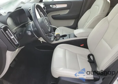 2022 Volvo Xc40 T5 Momentum z USA, uszkodzony, nr VIN YV4162UK9N2652506